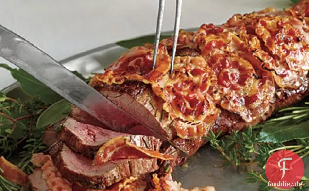Pancetta-eingewickeltes Rinderfilet mit geschlagener Meerrettichcreme