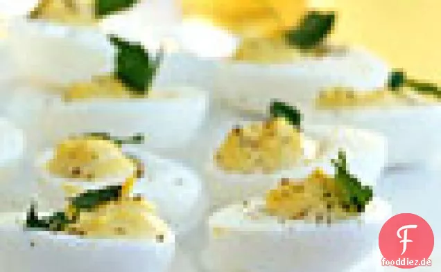 Teuflische Eier mit Meerrettich und schwarzem Pfeffer