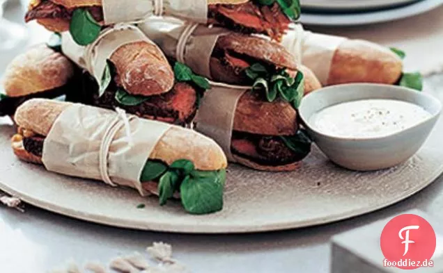 Rindfleisch & karamellisierte Zwiebelsandwiches mit Meerrettich