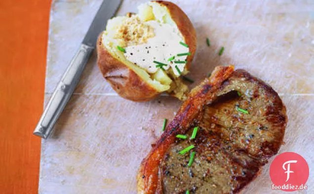 Lendensteak und Ofenkartoffeln