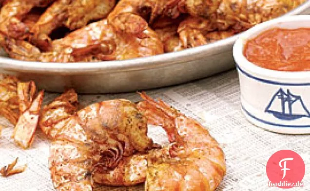 Gegrillte Old Bay Garnelen mit zitronigen Meerrettich-Cocktail-Sauce