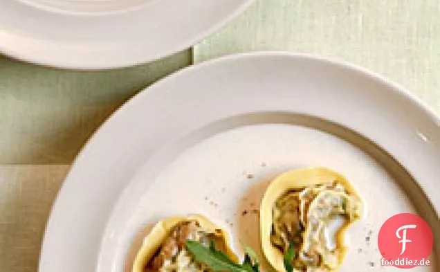 Topinambur-Suppe mit Wildpilz-Tortellini