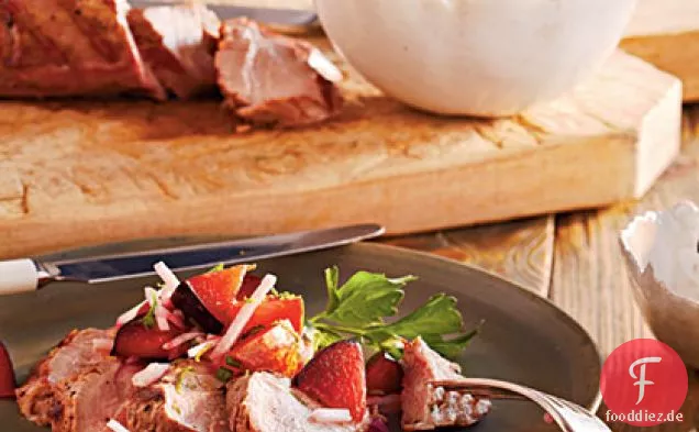 Gesalzenes Schweinefilet mit Pflaume und Jicama Relish