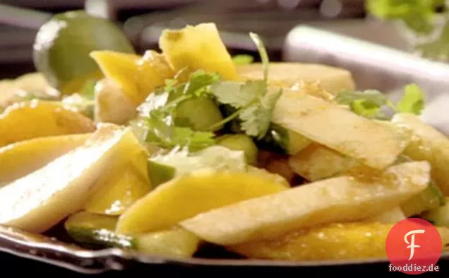 Knuspriger Jicama-Mango-Salat mit Chili und Limette