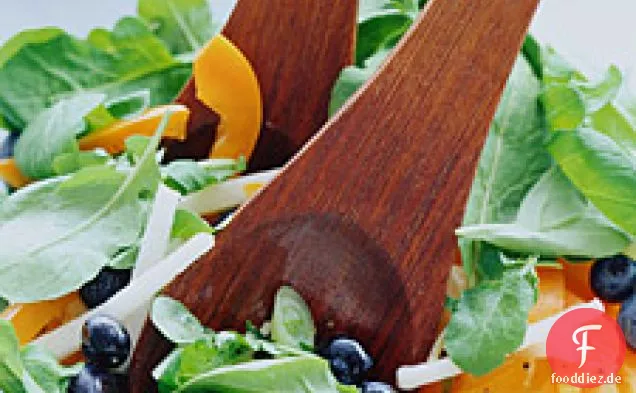 Sommersalat mit Blaubeeren