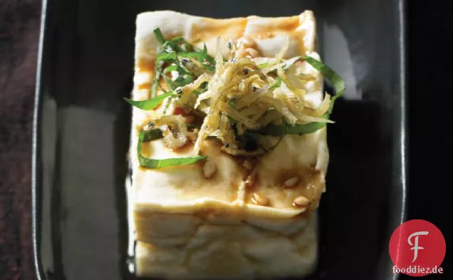 Gekühlter Tofu mit knusprigem Baby Sardinen Rezept