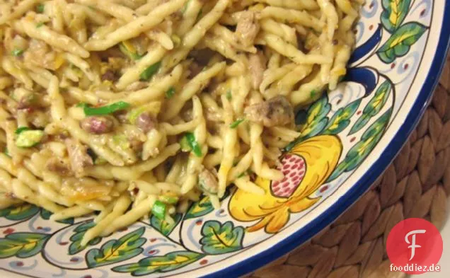 Pasta mit Sardinen, Pistazien und Orange