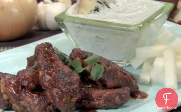 Hot Wings mit Blauschimmelkäse-Joghurt-Sauce