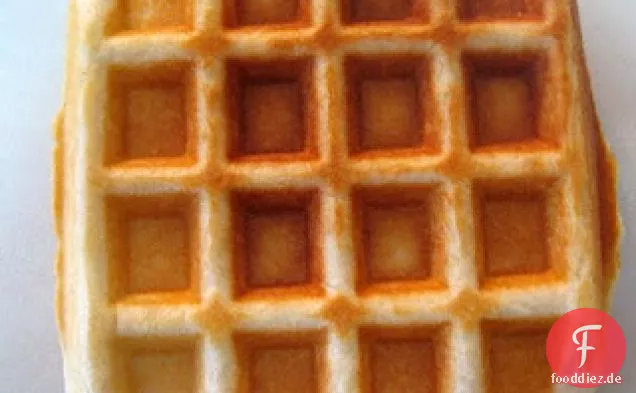 Curry-Hähnchen-Salat-Waffel-Sandwiches