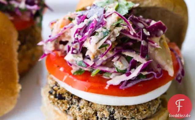 Black Bean Fiesta Veggie-Burger! Slaw an der Spitze