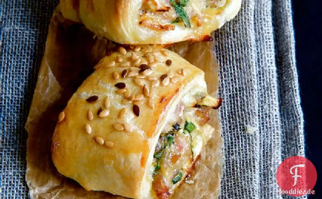 Cremige Pastinakensuppe mit roten Bein Rebhuhn Wurstbrötchen
