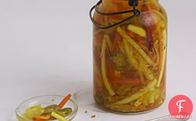 Pastinaken-Karotten-Gurken mit Chilis