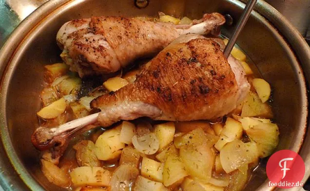 Putenbeine mit Äpfeln, Pastinaken und Zwiebeln mit Polenta