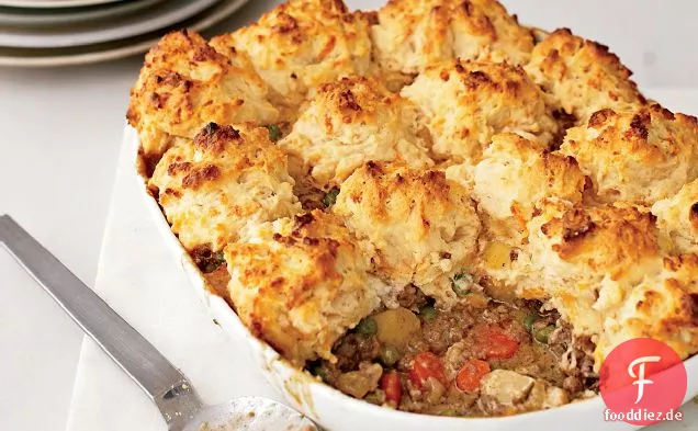 Rindfleisch-Gemüse-Potpie mit Cheddar-Keksen