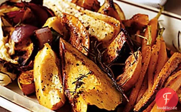 Große Platte mit gebratenem Gemüse