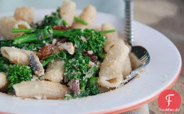 Sizilianische Sardine und Brokkoli Rabe Pasta