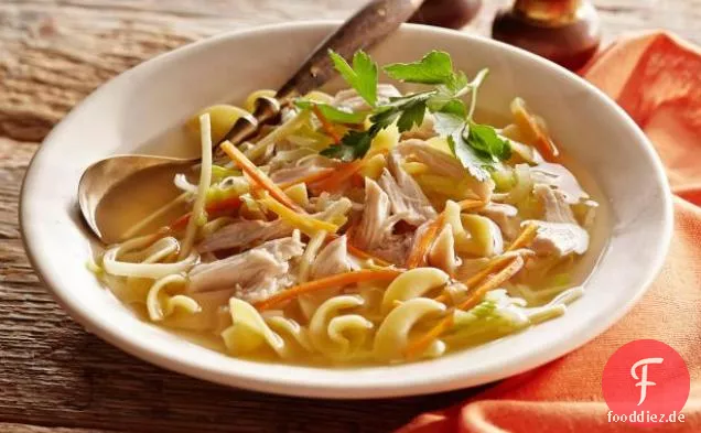 Supped-Up traditionelle Hühnernudelsuppe