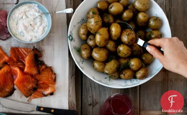 Neue Kartoffeln mit Dillbutter