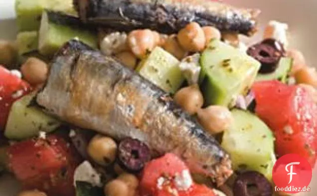 Griechischer Salat mit Sardinen für zwei