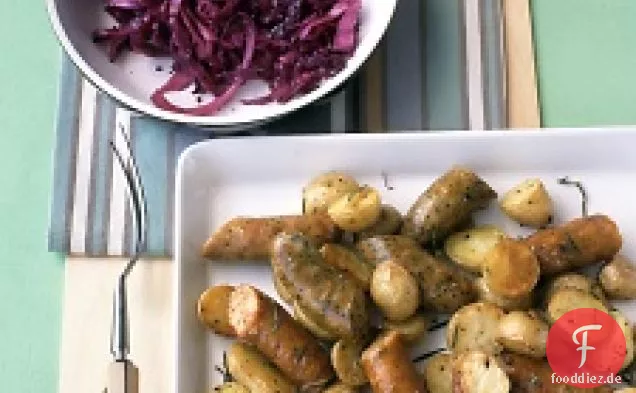 Gebratene Hühnerwurst und Kartoffeln