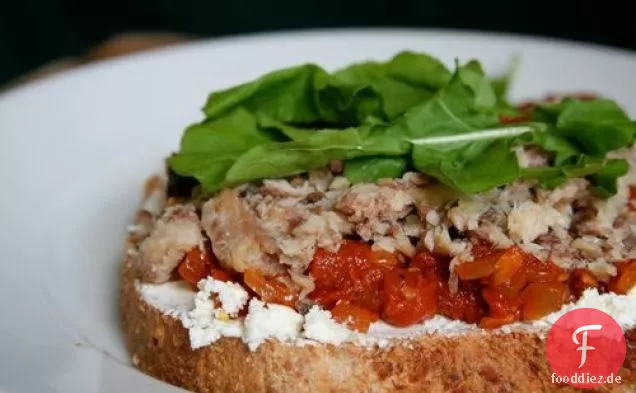 Sonntagsbrunch: Sardinen-Sandwiches mit Tomatenmarmelade und Frischkäse