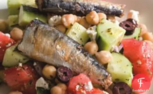 Griechischer Salat mit Sardinen