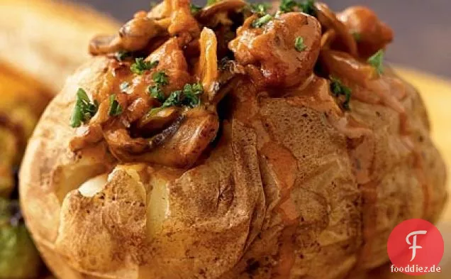 Huhn Paprikash-gekrönt Kartoffeln