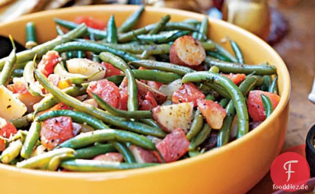 Grüne Bohnen und Kartoffeln in klobiger Tomatensauce
