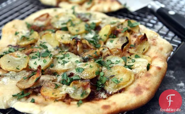 Kartoffel- und Blauschimmelkäsepizza