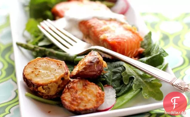 Zitronenschale gebackener Lachs