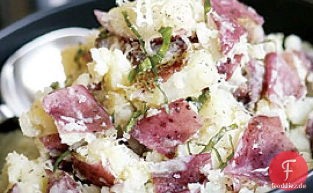Zertrümmerte Rote Kartoffeln Mit Basilikum & Parmesan