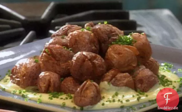 Knusprig zweimal gekochte neue Kartoffeln mit Knoblauch Aioli