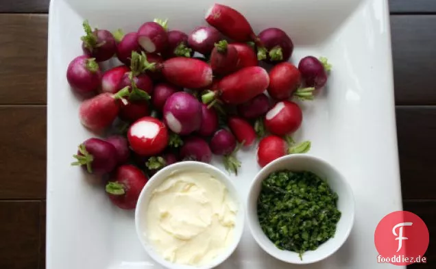 Radieschen Mit Süßer Butter Und Schnittlauch-Salbei-Salz