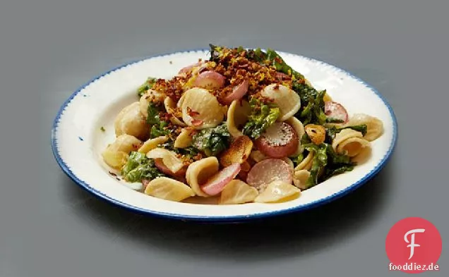 Vollkorn-Orecchiette mit bitterem Gemüse und Radieschen