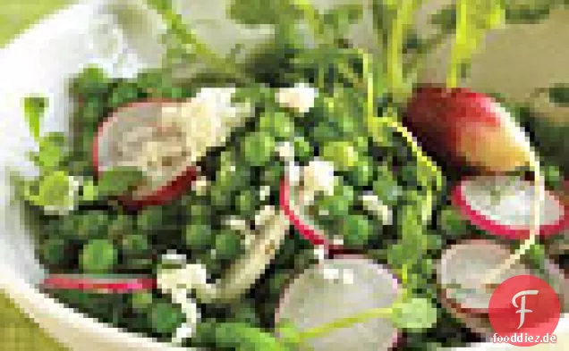 Erbsensalat mit Radieschen und Feta-Käse