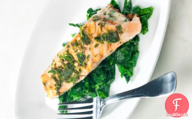 Lachs mit Senfkruste und sautiertem Spinat