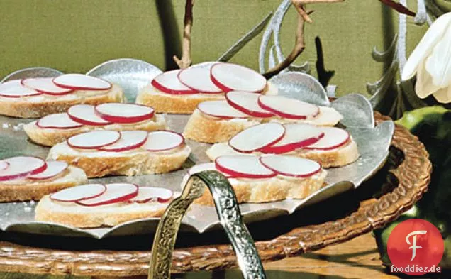 Butter-Rettich-Sandwiches mit offenem Gesicht