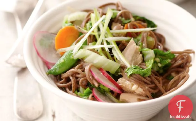 Soba Nudelsalat mit Frühlingsgemüse
