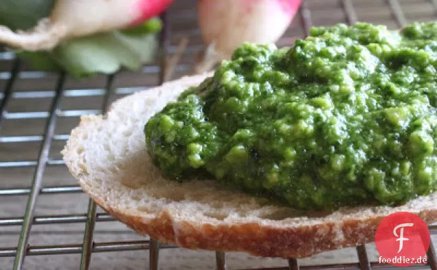 Radieschen-Blatt-Pesto Mit Grünem Knoblauch Und Kürbis-Samen