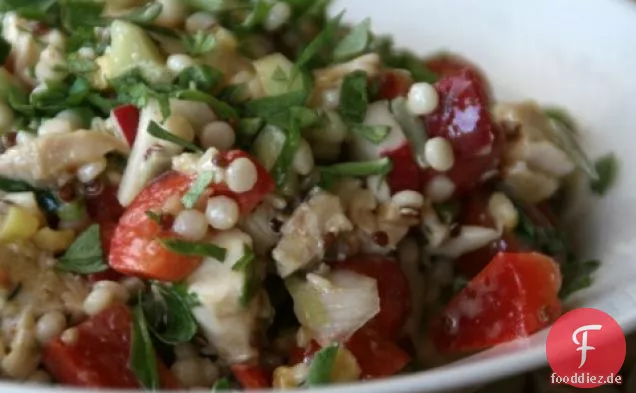 Hühnchen und israelischer Couscous-Gemüsesalat