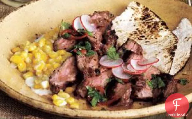 Gegrilltes Steak mit Koriandersauce und Rahmmais
