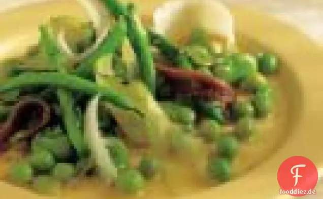 Favas, grüne Bohnen, Erbsen und Zucchini.