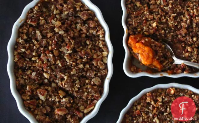 Süßkartoffeln Mit Pekannuss Und Gingersnap-Praline Topping