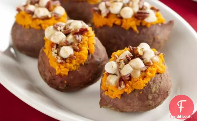 Gefüllte Süßkartoffeln mit Pekannuss und Marshmallow Streusel