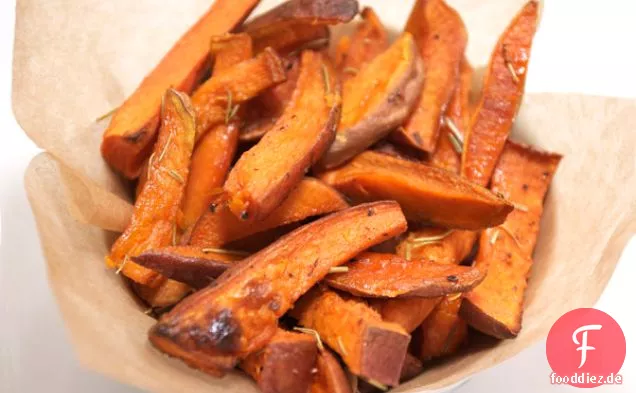 Gebackene Süßkartoffel-Pommes {mit Herbed Olivenöl}