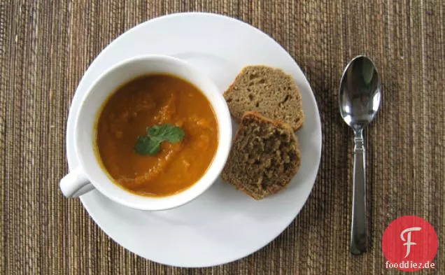 Curry-Süßkartoffel-Karotten-Suppe