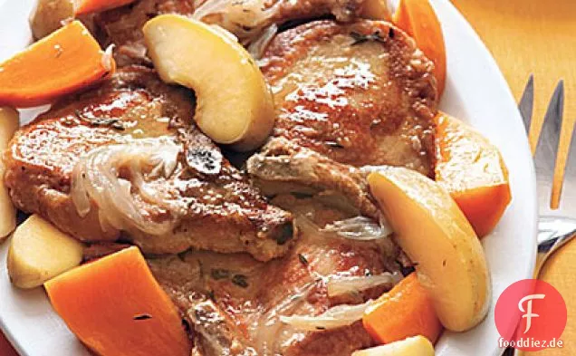 Geschmorte Schweinekoteletts mit Süßkartoffeln und Äpfeln