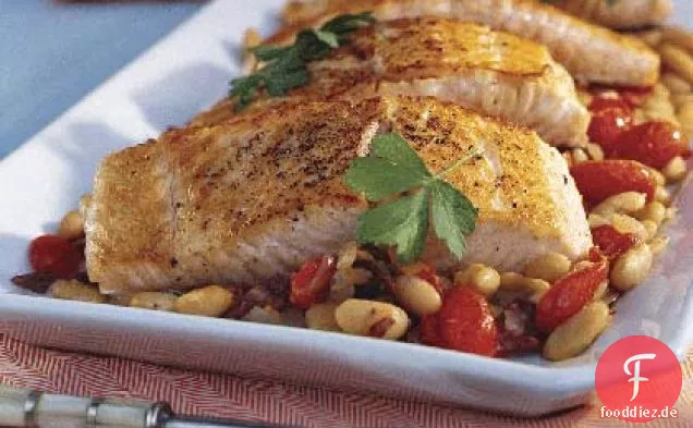 Mediterraner Lachs mit weißen Bohnen