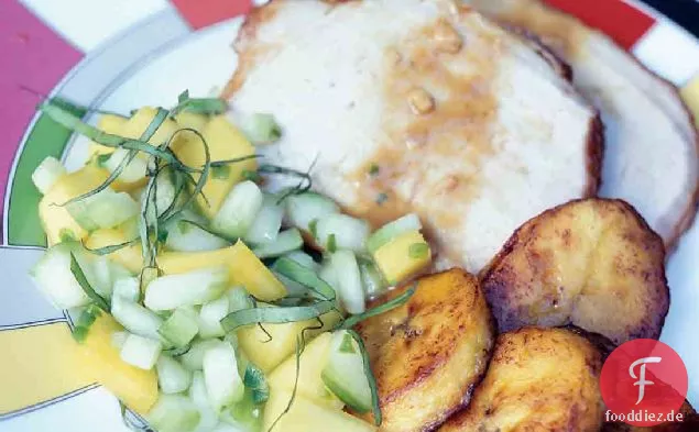 Gebratenes Schweinefleisch mit klebriger Mangoglasur