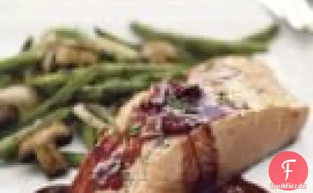 Beplankter Lachs mit Pinot Noir-Beerensauce